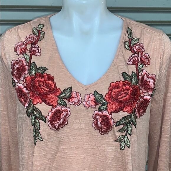 Miss Love boho style top with embroidery at neck - Picture 4 of 8